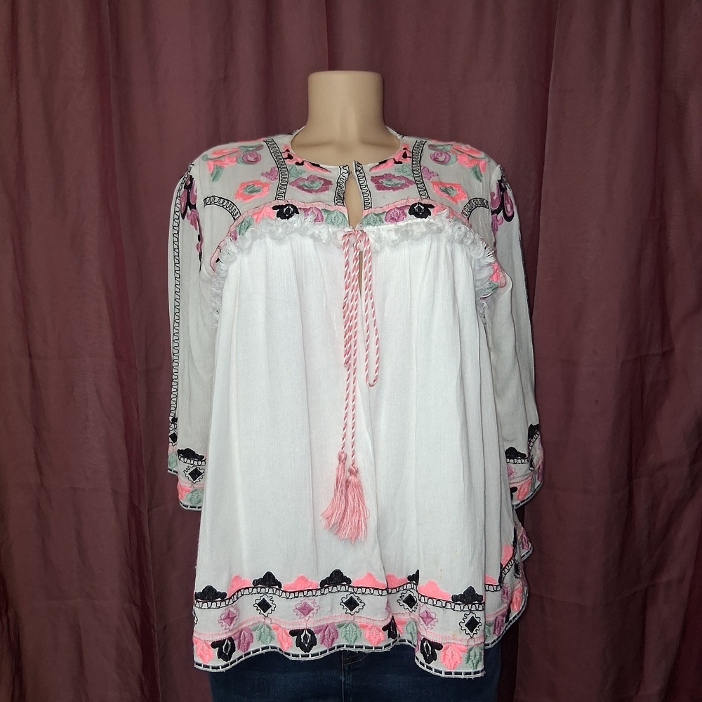 NYLON APPAREL women Size M Chic Embroidered Women's Blouse with Pink Accents